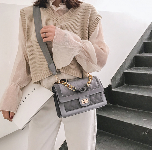 Small fragrance rhombic gradient chain shoulder