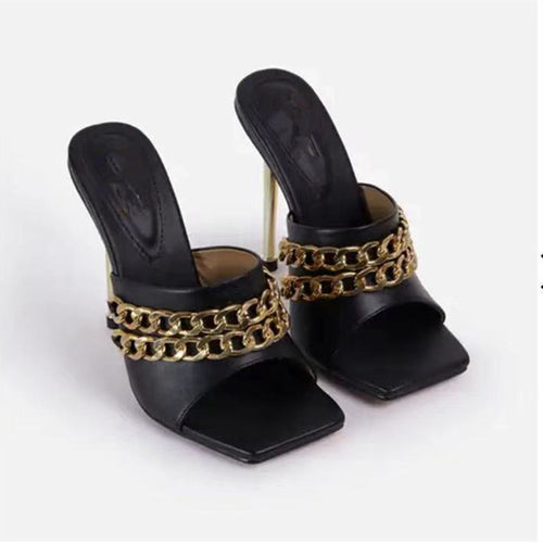Heeled shoes with chains