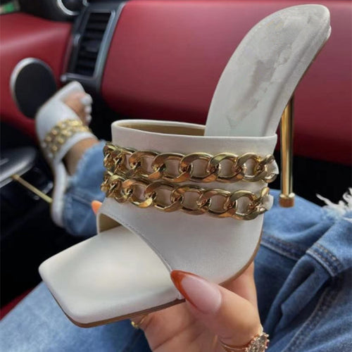 Heeled shoes with chains